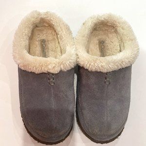 Columbia kid's size 1, suede indoor/outdoor shoes in grey with faux fur lining.